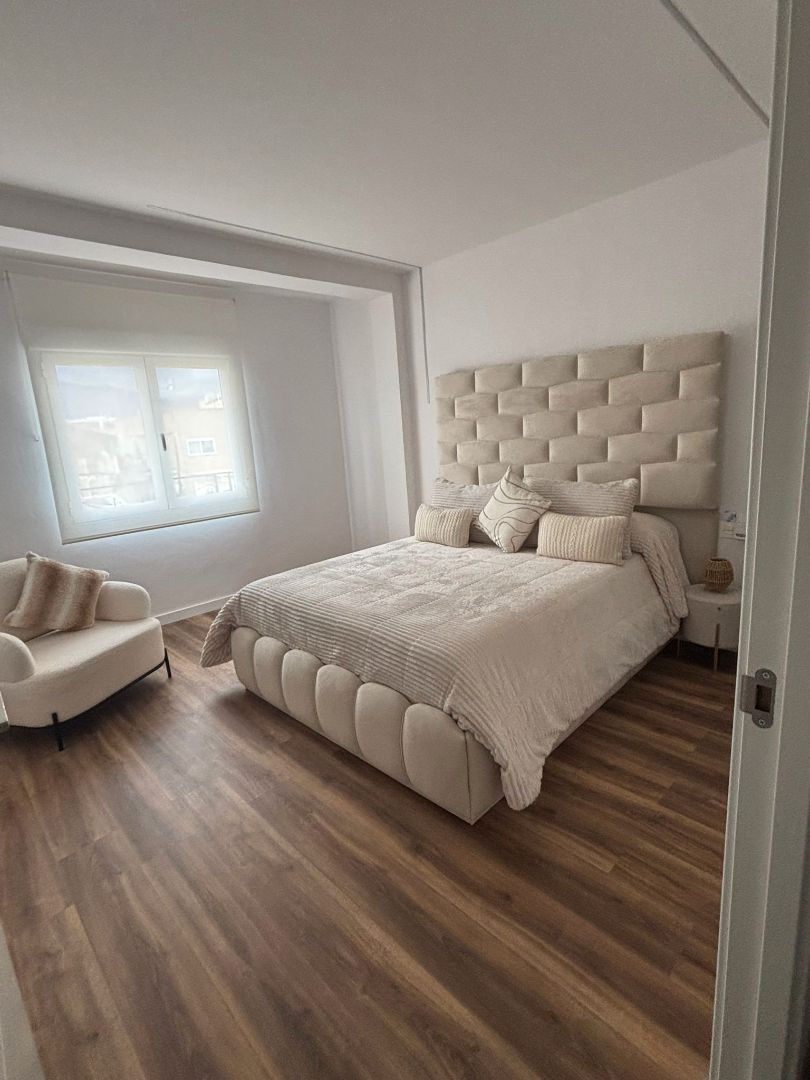 Dormitori de Pis en venda en  Granada Capital amb Parquet, Moblat i Internet