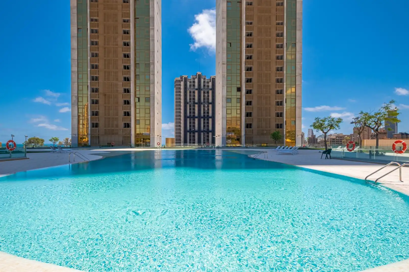 Piscina de Ático en venta en Benidorm con Aire acondicionado, Jardín privado y Terraza