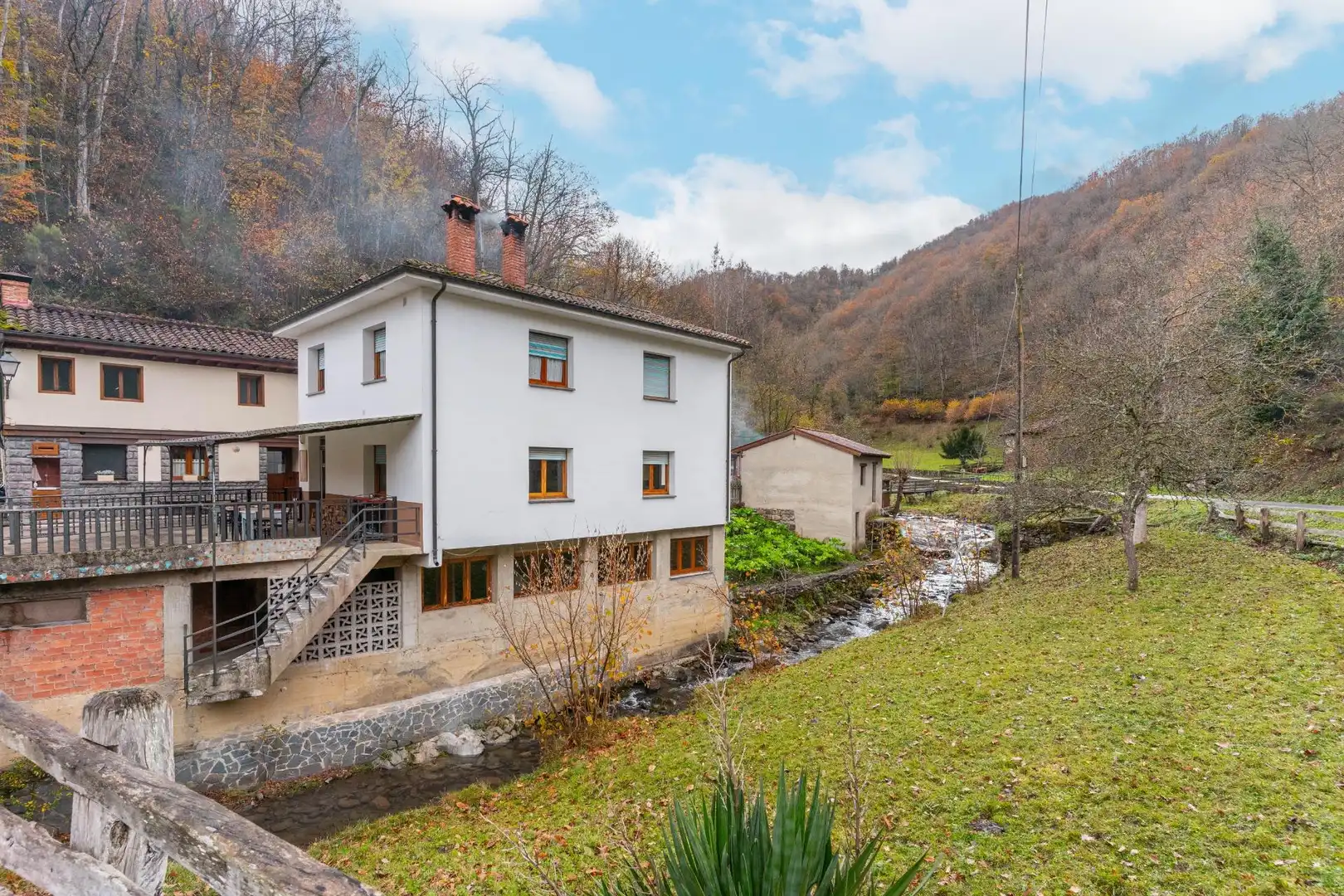 Vista exterior de Casa o chalet en venta en Caso con Calefacción, Jardín privado y Terraza