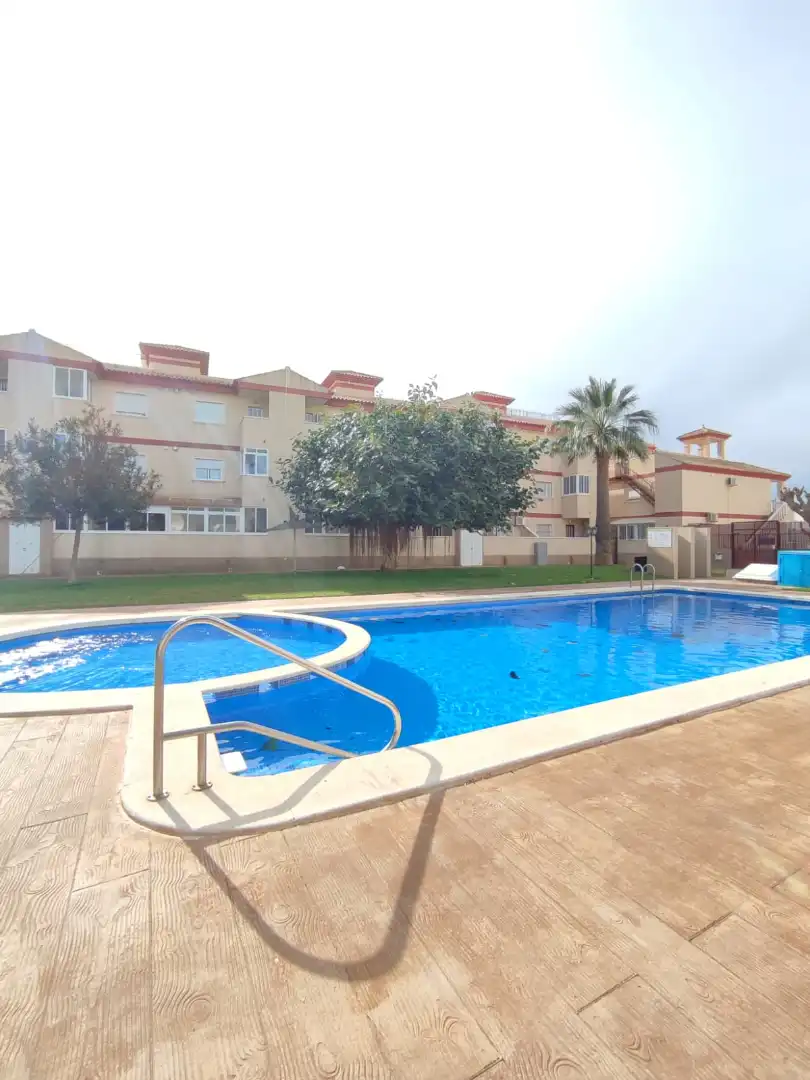 Piscina de Apartamento en venta en San Pedro del Pinatar con Terraza, Trastero y Amueblado