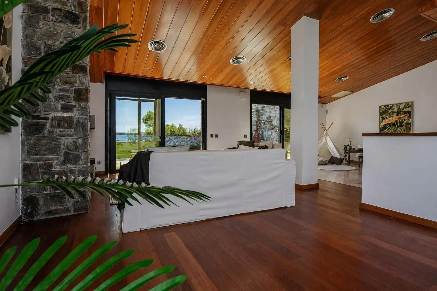 Sala de estar de Casa o chalet en venta en Cerdanyola del Vallès con Aire acondicionado, Calefacción y Jardín privado