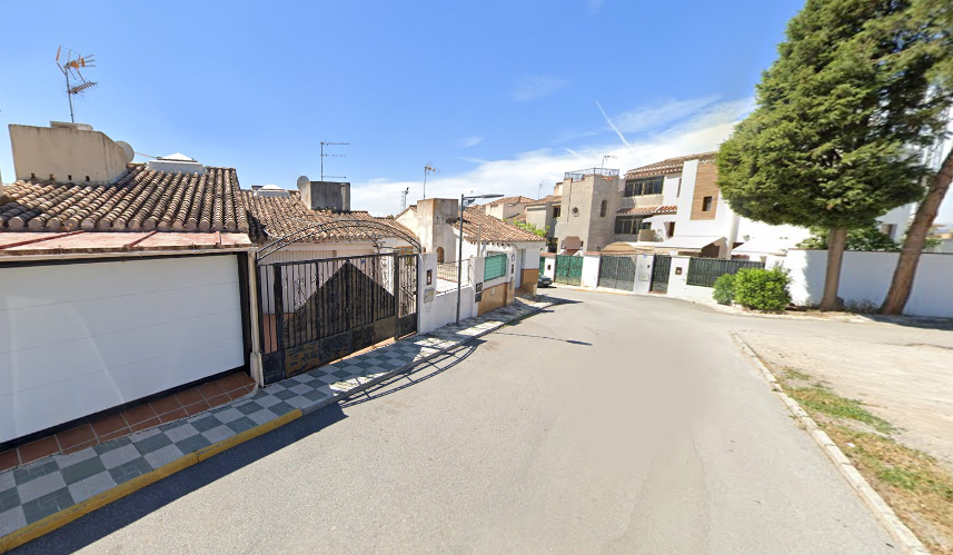 Vista exterior de Casa adosada en venta en Jun con Terraza y Trastero
