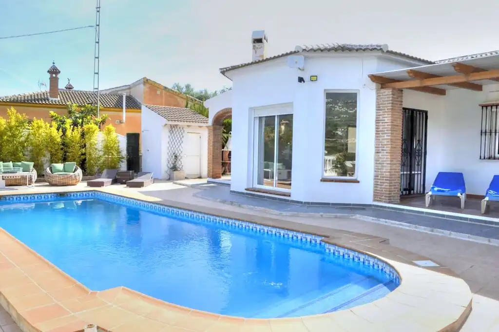 Piscina de Casa o chalet de alquiler en Alcaucín, Málaga