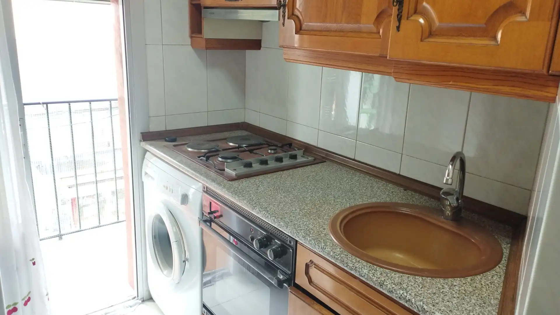Kitchen of Flat for sale in  Zaragoza Capital  with Heating, Furnished and Washing machine