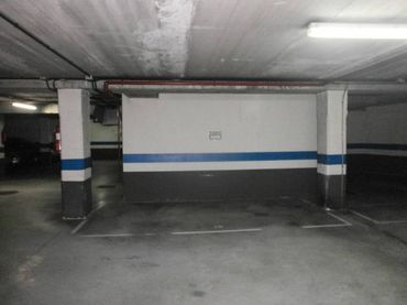 Einzelparkplatz zum Verkauf in Milán - Pumarín - Teatinos