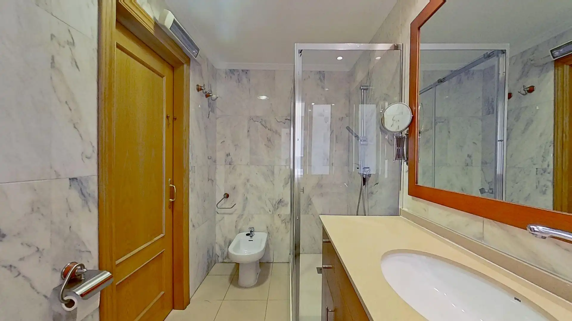Bathroom of Flat for sale in Málaga  with Terrace and Storage room