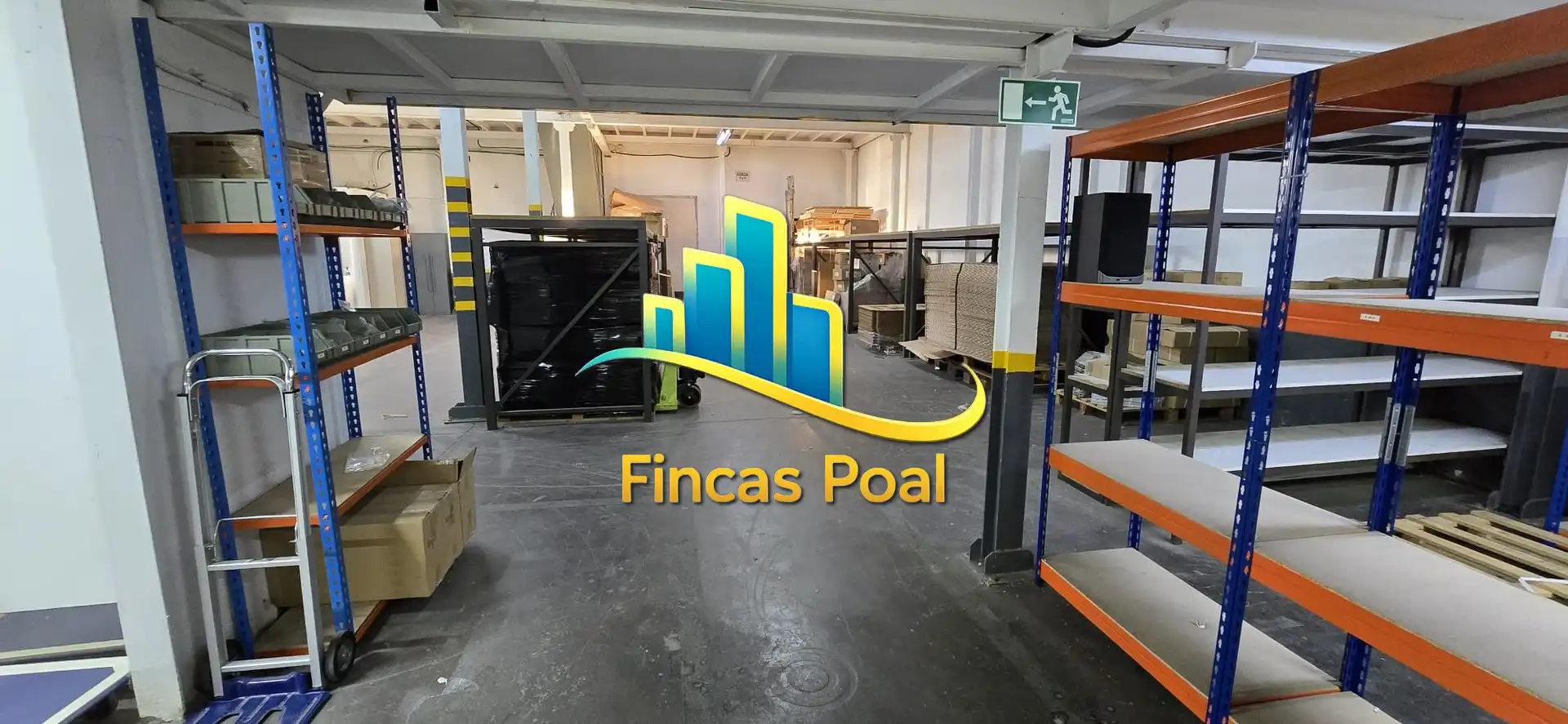 Piscina de Nave industrial en venta en Rubí