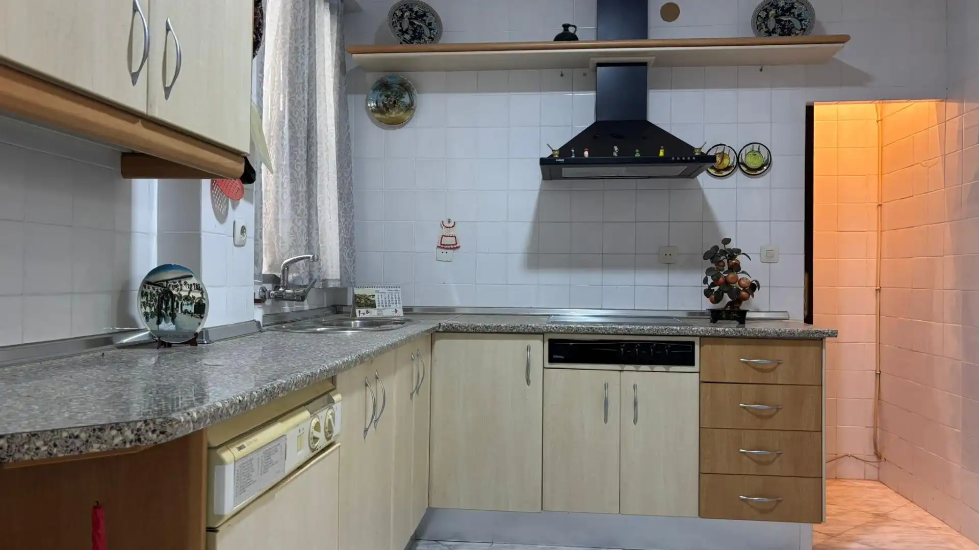 Kitchen of Houses for sale in Sevilla  with Air Conditioner, Terrace and Furnished
