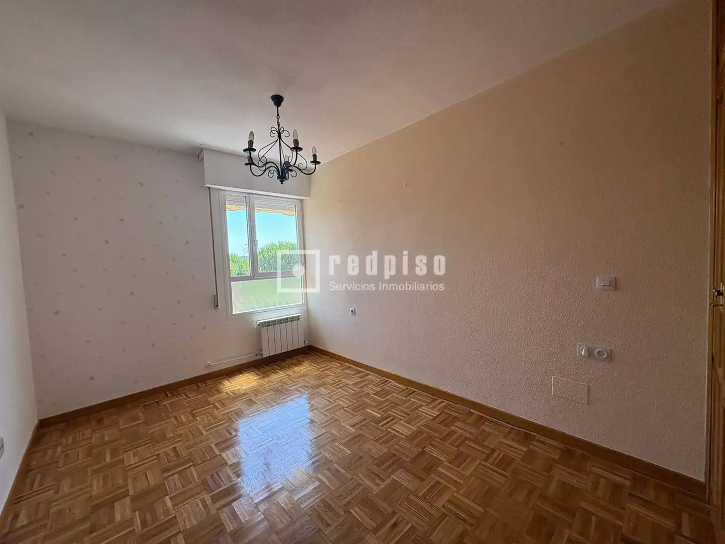 Bedroom of Houses for sale in Tres Cantos  with Air Conditioner, Heating and Parquet flooring