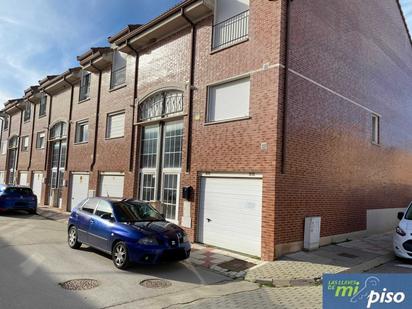 Exterior view of Single-family semi-detached for sale in Santovenia de Pisuerga  with Heating, Private garden and Parquet flooring