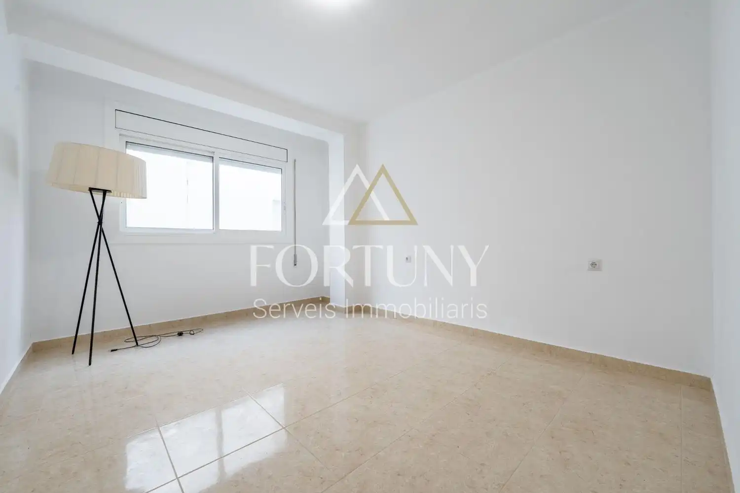 Flat with terrace for sale in del Carrilet 30, imagen 24