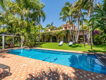 Casa amb piscina en venda a Nueva Andalucía
