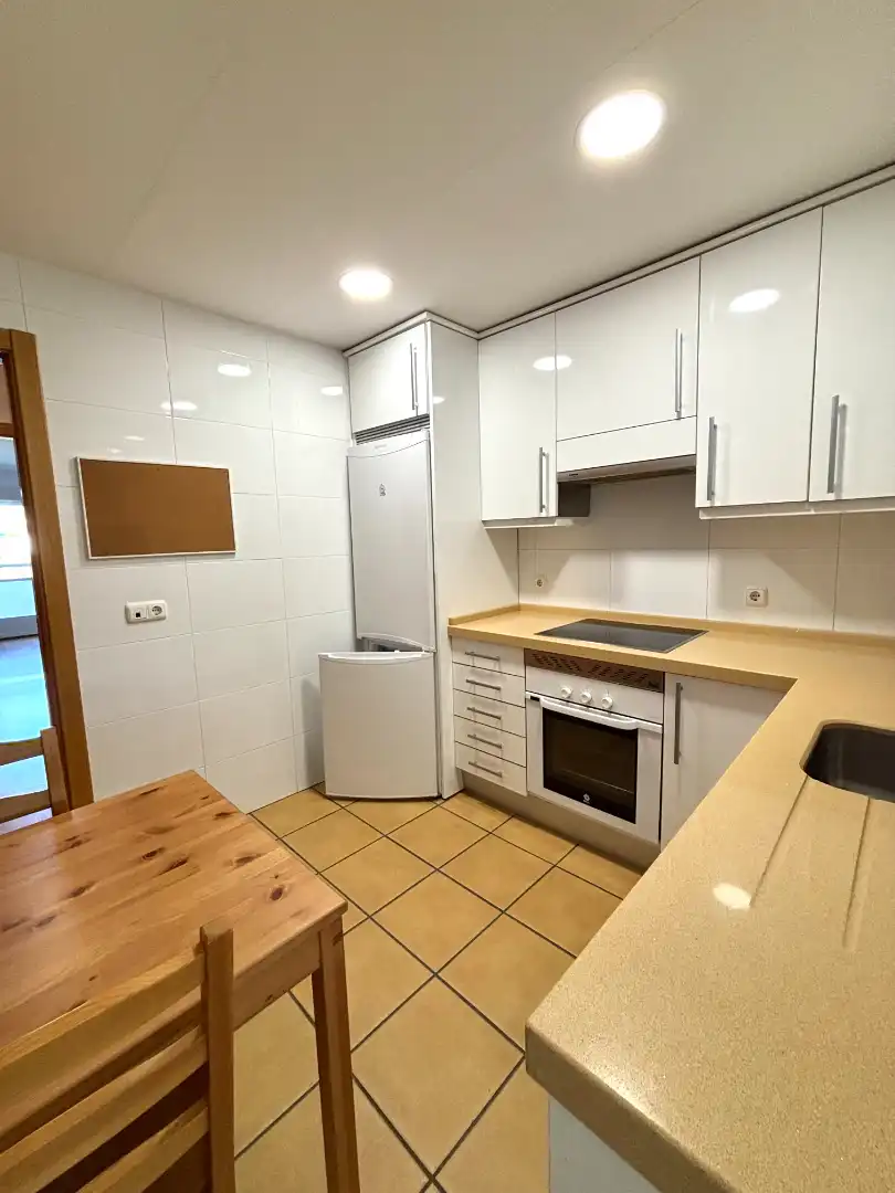 Cocina de Apartamento en venta en Plasencia con Calefacción, Jardín privado y Parquet