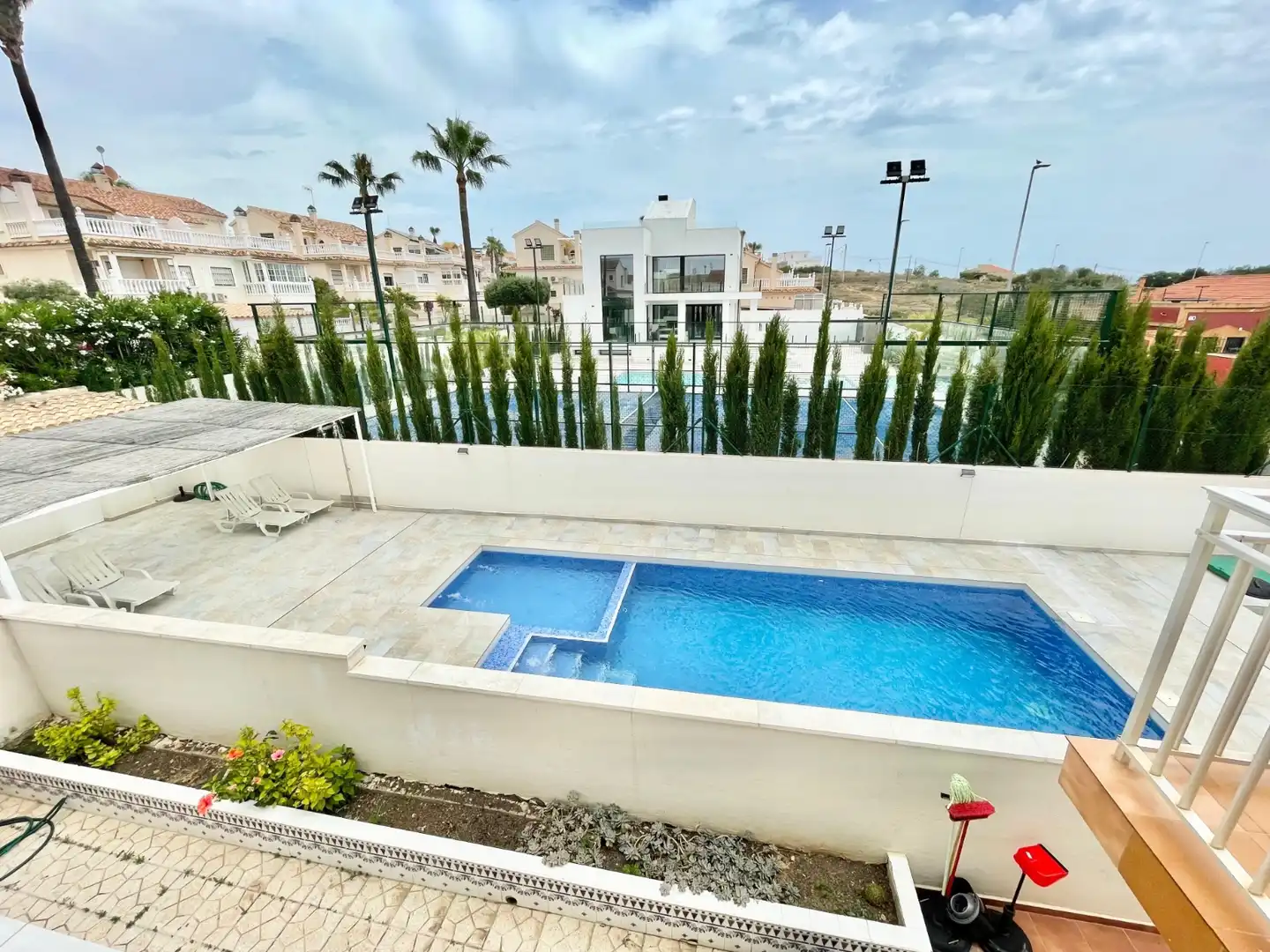 Piscina de Apartamento de alquiler en Torrevieja con Aire acondicionado, Calefacción y Terraza