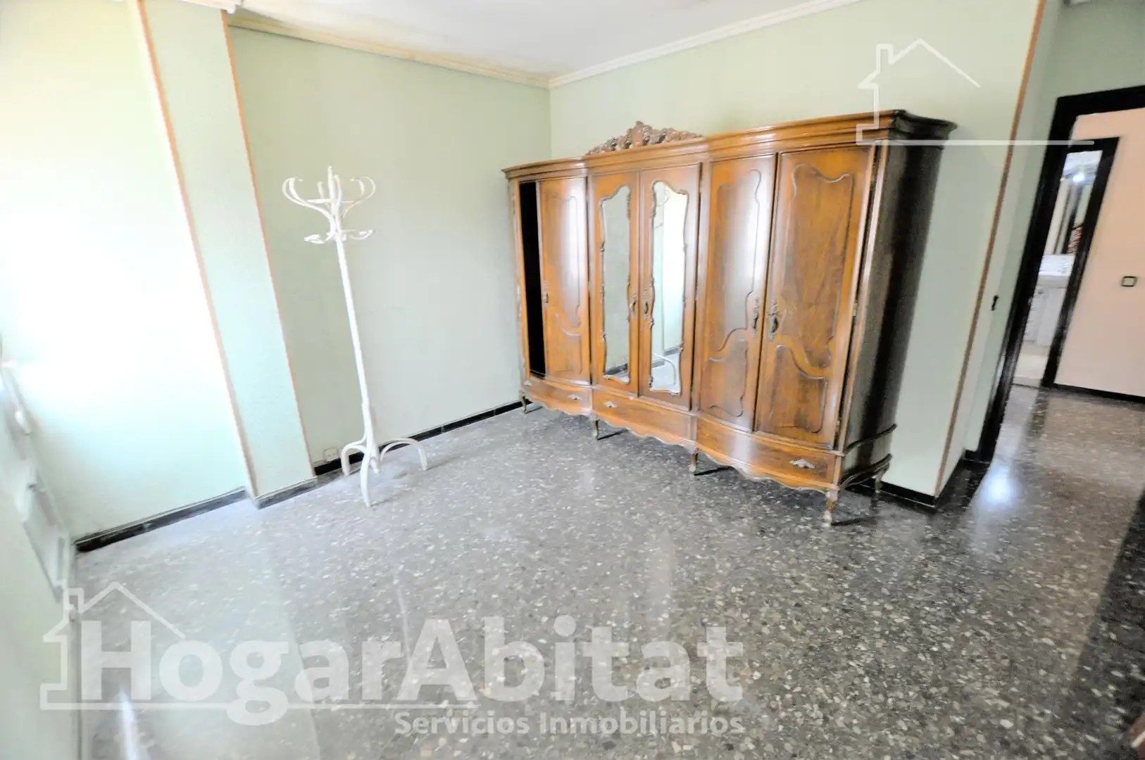 Habitación de Piso en venta en Valencia con Balcón