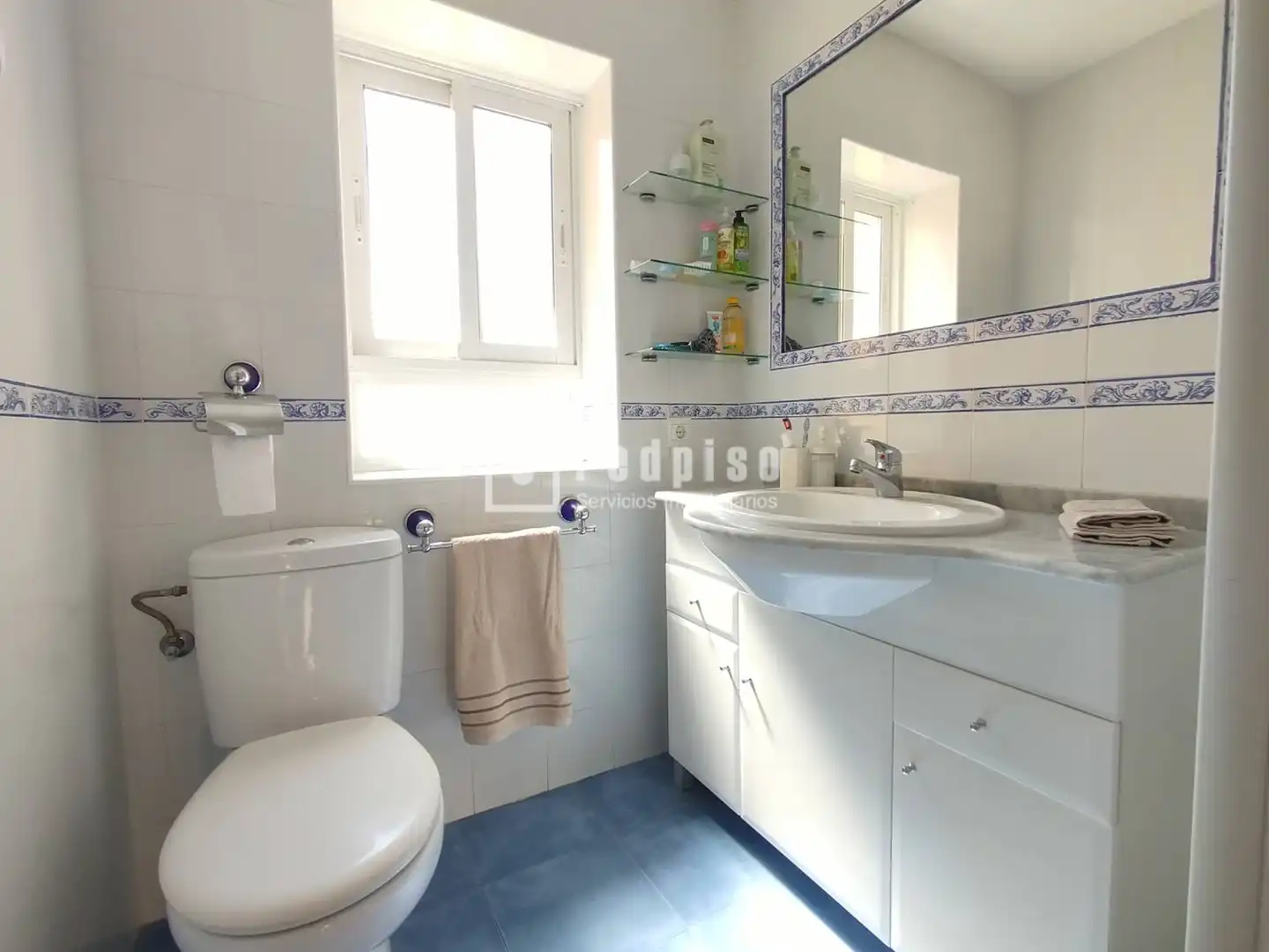 Badezimmer von Wohnung zur Miete in Sevilla mit Klimaanlage, Parkett und Terrasse
