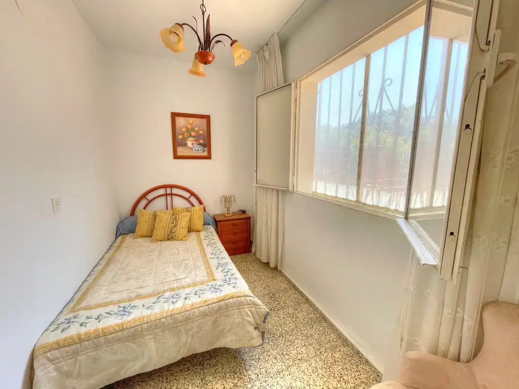 Dormitori de Finca rústica en venda en Benamocarra amb Jardí privat, Moblat i Forn