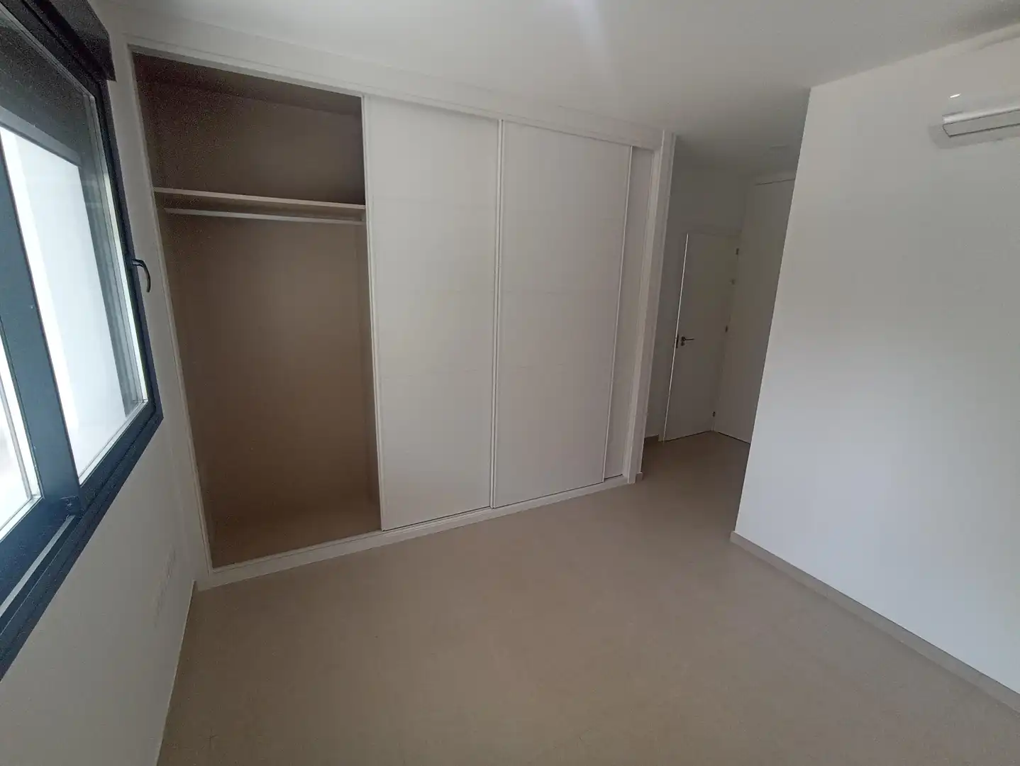 Bedroom of Flat for rent in Sevilla  with Air Conditioner, Terrace and Storage room