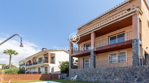 Casa independiente con piscina privada y vistas al mar en Arenys de Mar