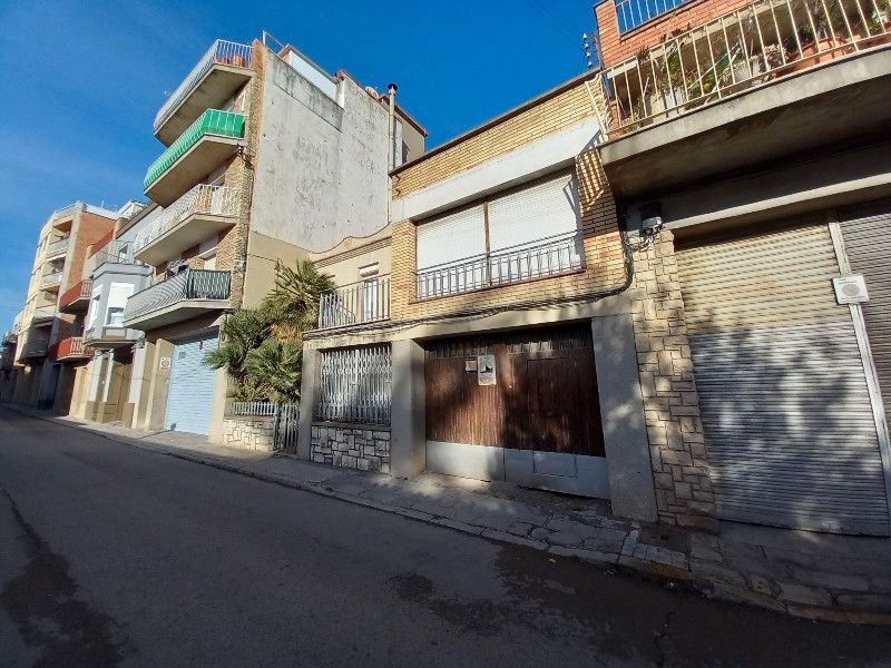 Exterior view of House or chalet for sale in Igualada