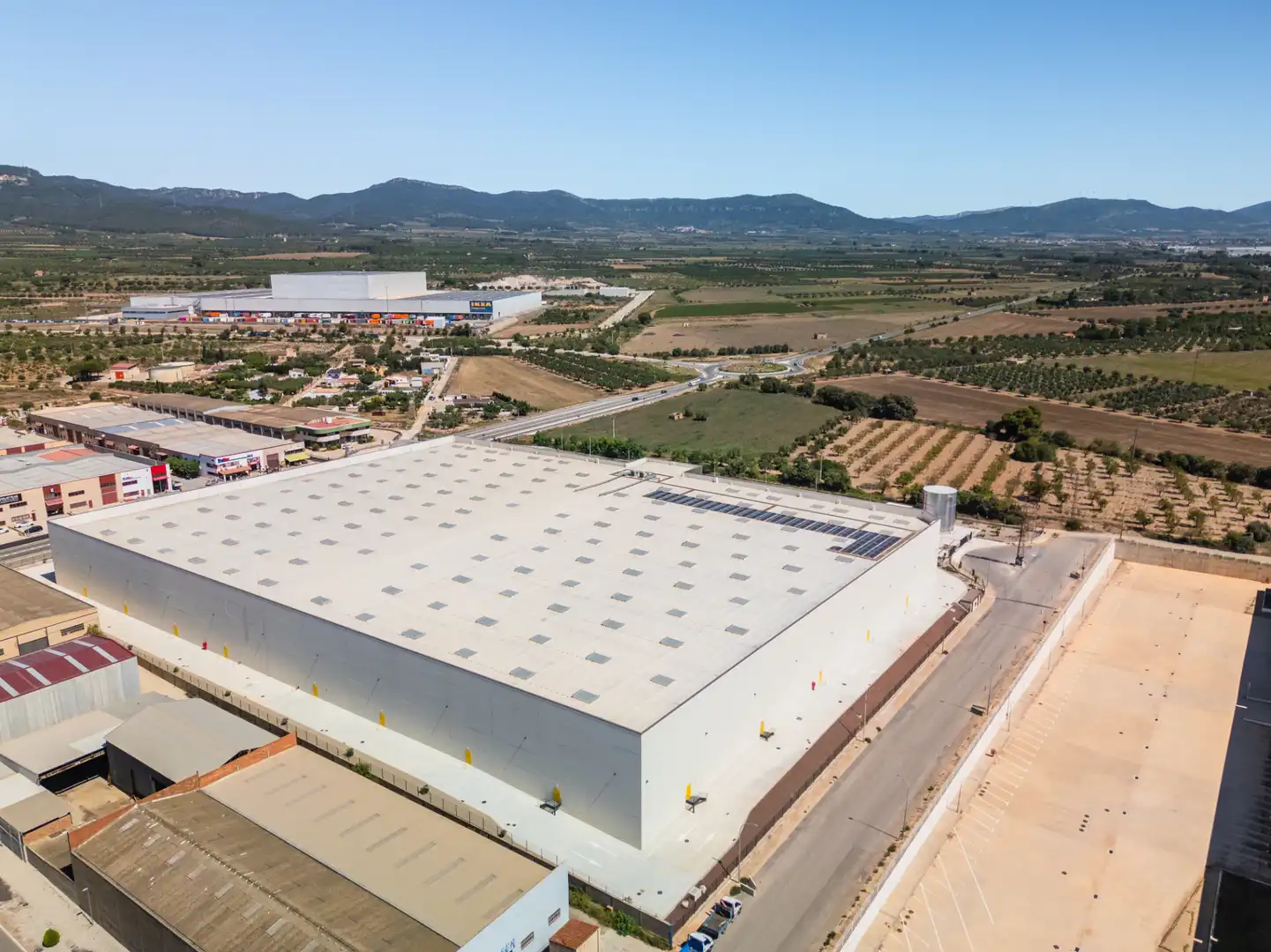 Vista exterior de Nave industrial de alquiler en Valls con Calefacción