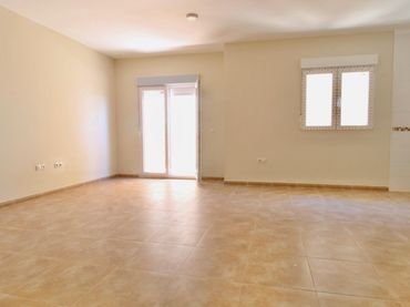 Appartamento con balcone in vendita a Avenida PINTOR GINES PARRA (LG) 5