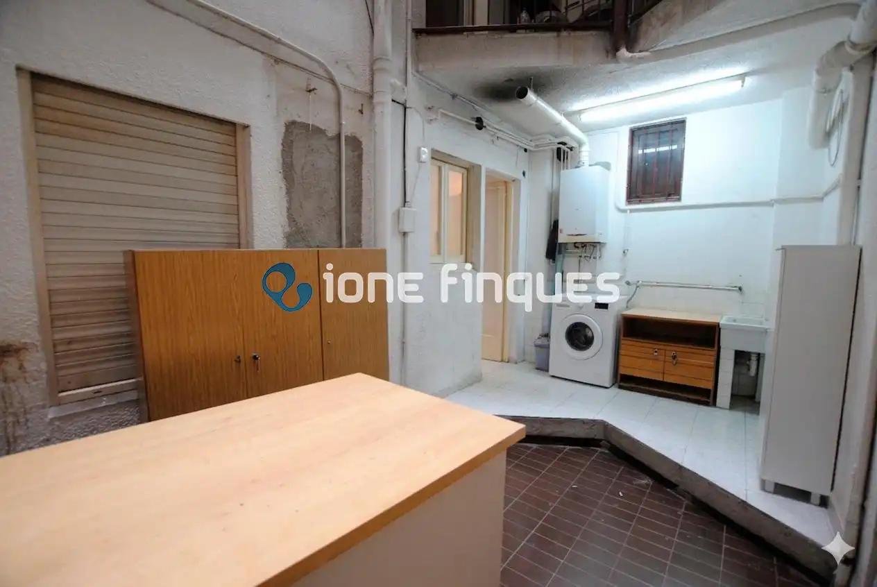 Wohnung zum Verkauf in Barcelona mit Heizung, Privatgarten und Abstellraum