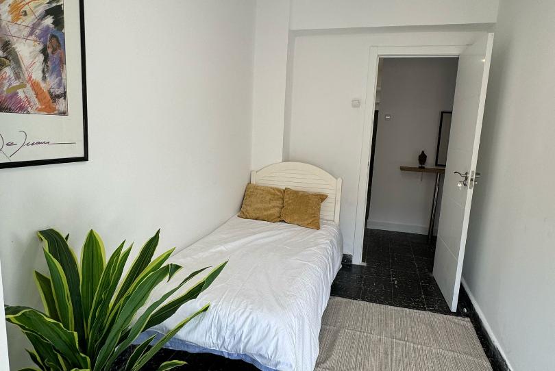 Photo 1 of Flat to share in Carrer Guillem Escrivà, La Malva-rosa, Valencia