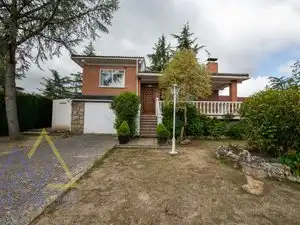 Vista exterior de Casa o xalet en venda en El Boalo - Cerceda – Mataelpino amb Aire condicionat, Calefacció i Jardí privat