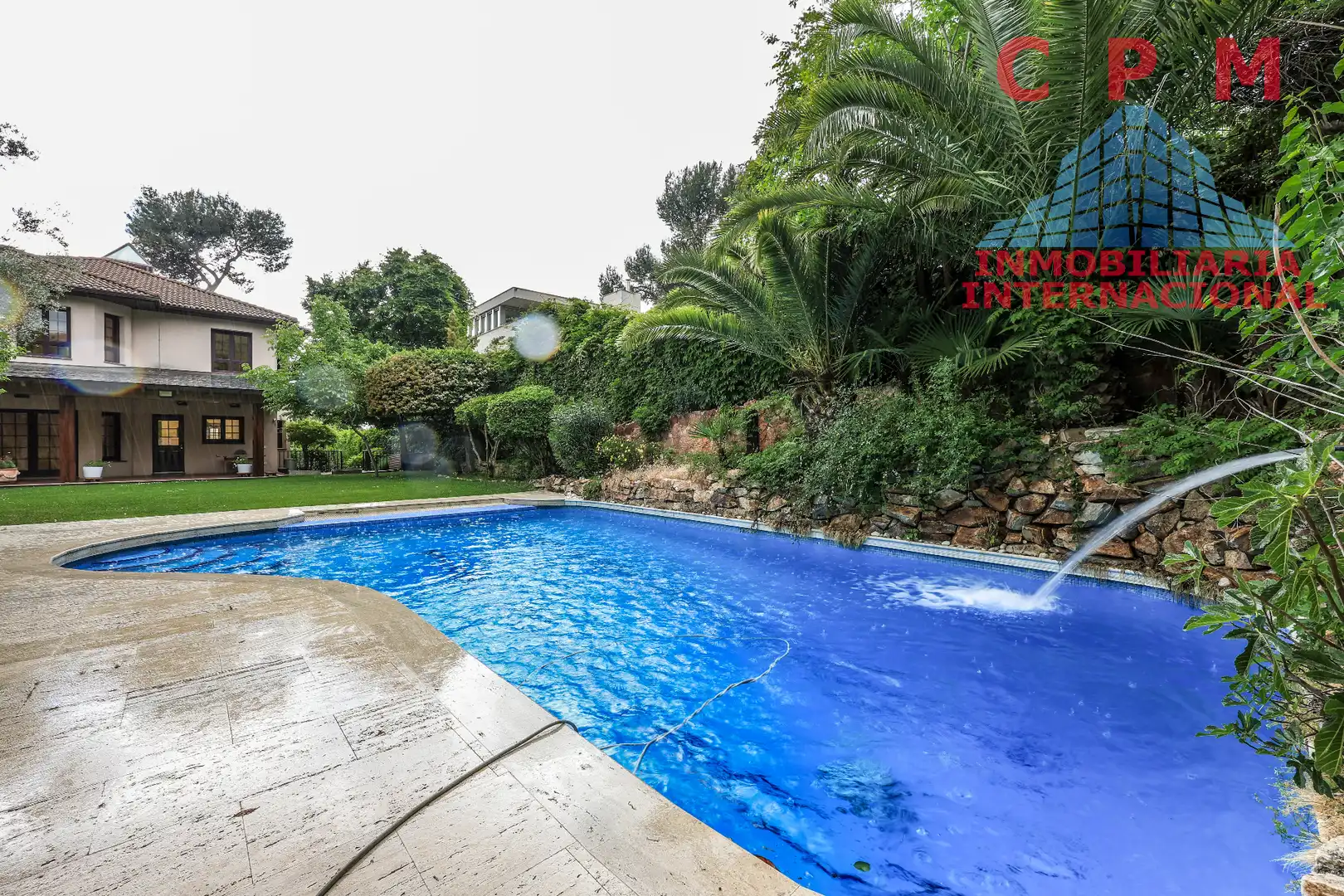 Swimming pool of Houses for rent in Madrid  with Air Conditioner, Heating and Private garden