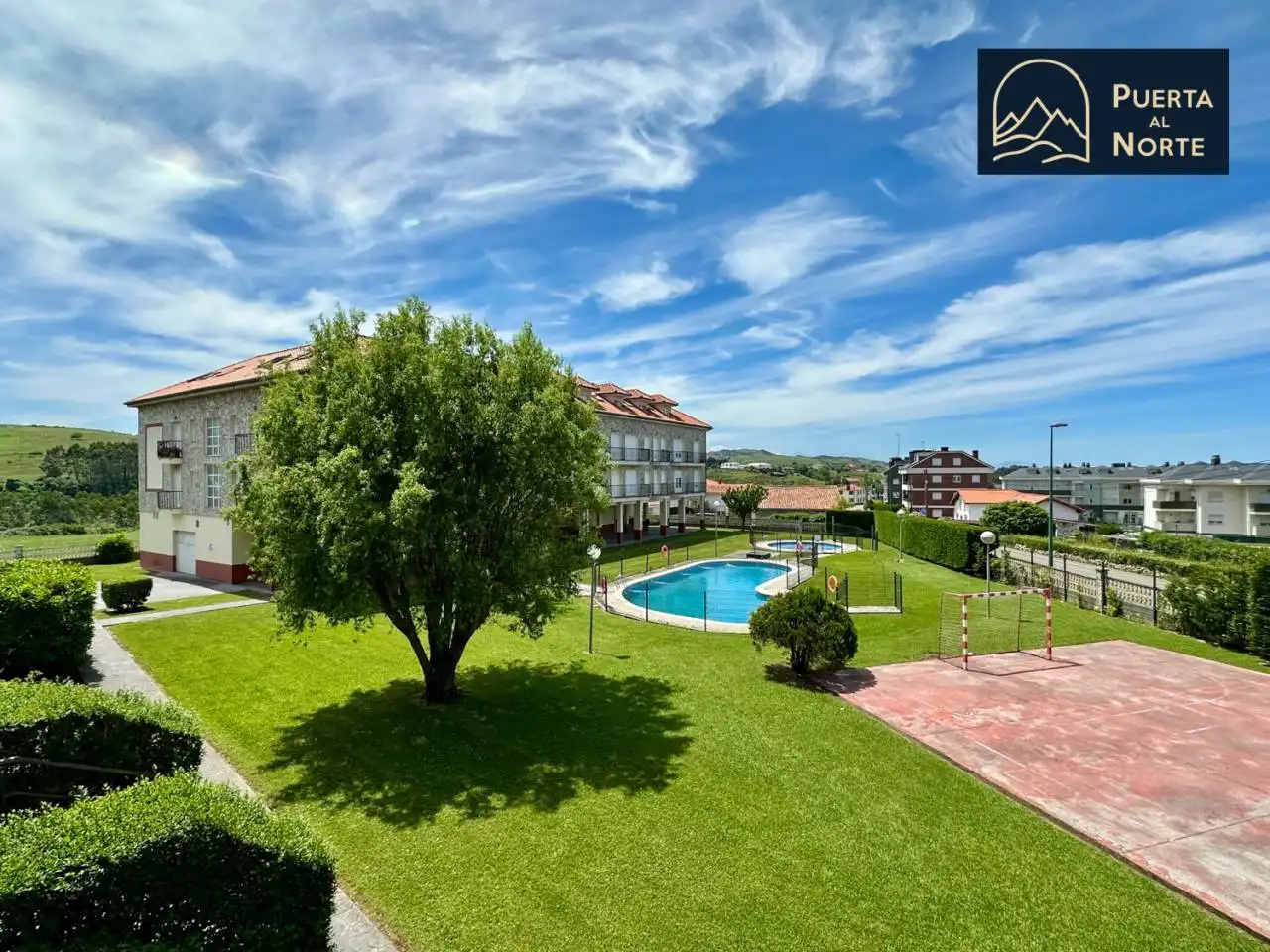 Vista exterior de Piso en venta en Suances con Calefacción, Amueblado y Balcón