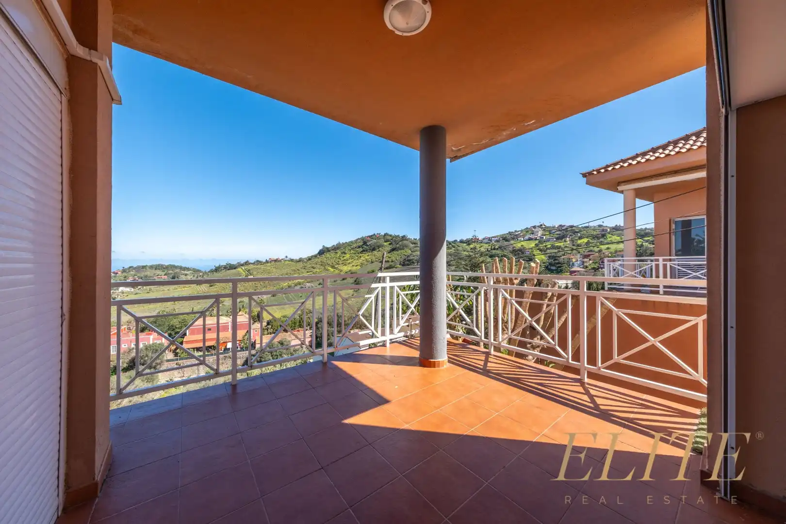 Terrasse von Einfamilien-Reihenhaus zum Verkauf in Santa Brígida mit Parkett