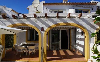 Jardí de Casa adosada en venda en Calpe / Calp amb Aire condicionat, Calefacció i Jardí privat