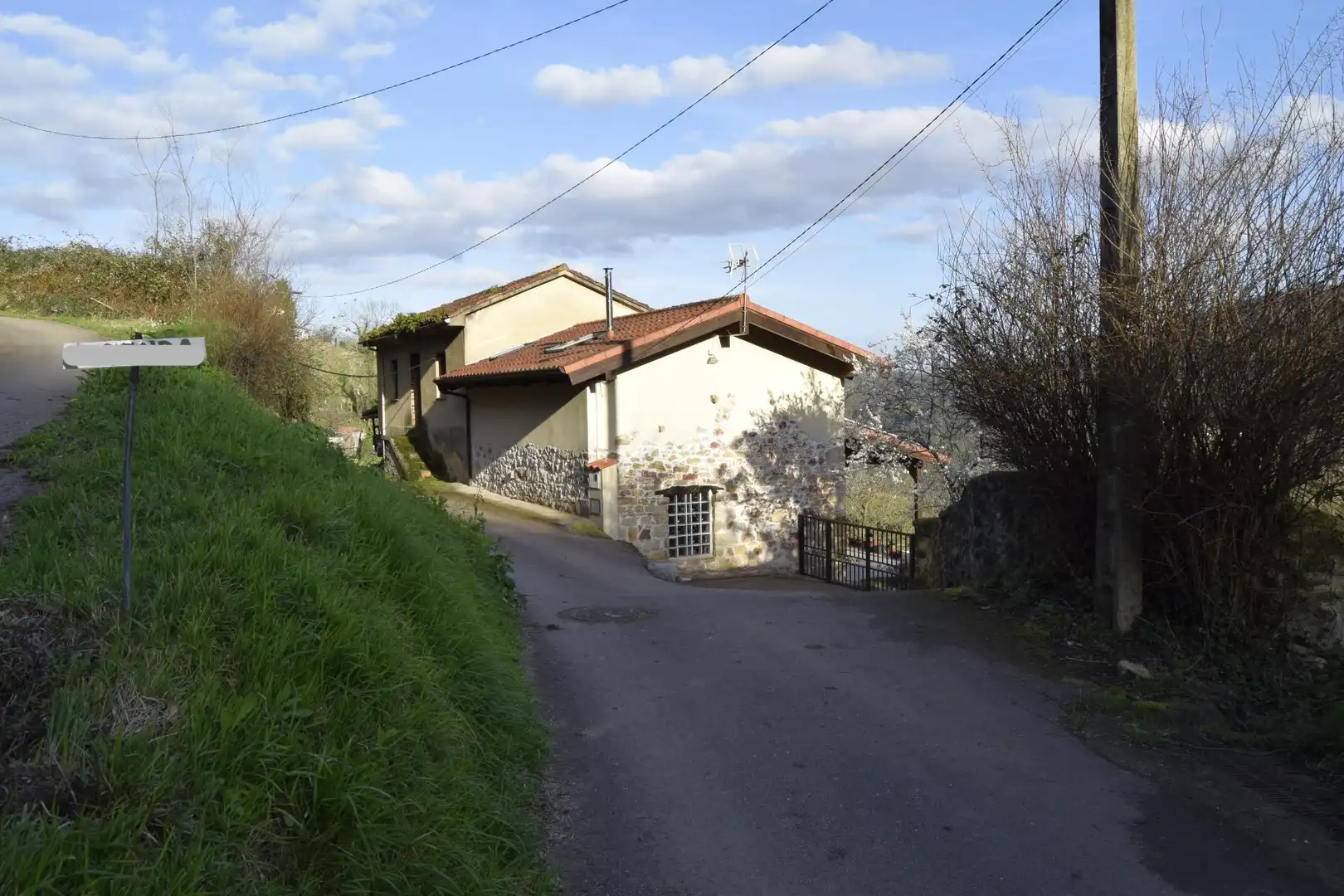 Außenansicht von Country house zum Verkauf in Oviedo 
