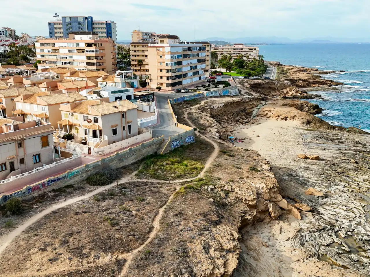 Vista exterior de Casa adosada en venda en Torrevieja amb Aire condicionat, Calefacció i Jardí privat