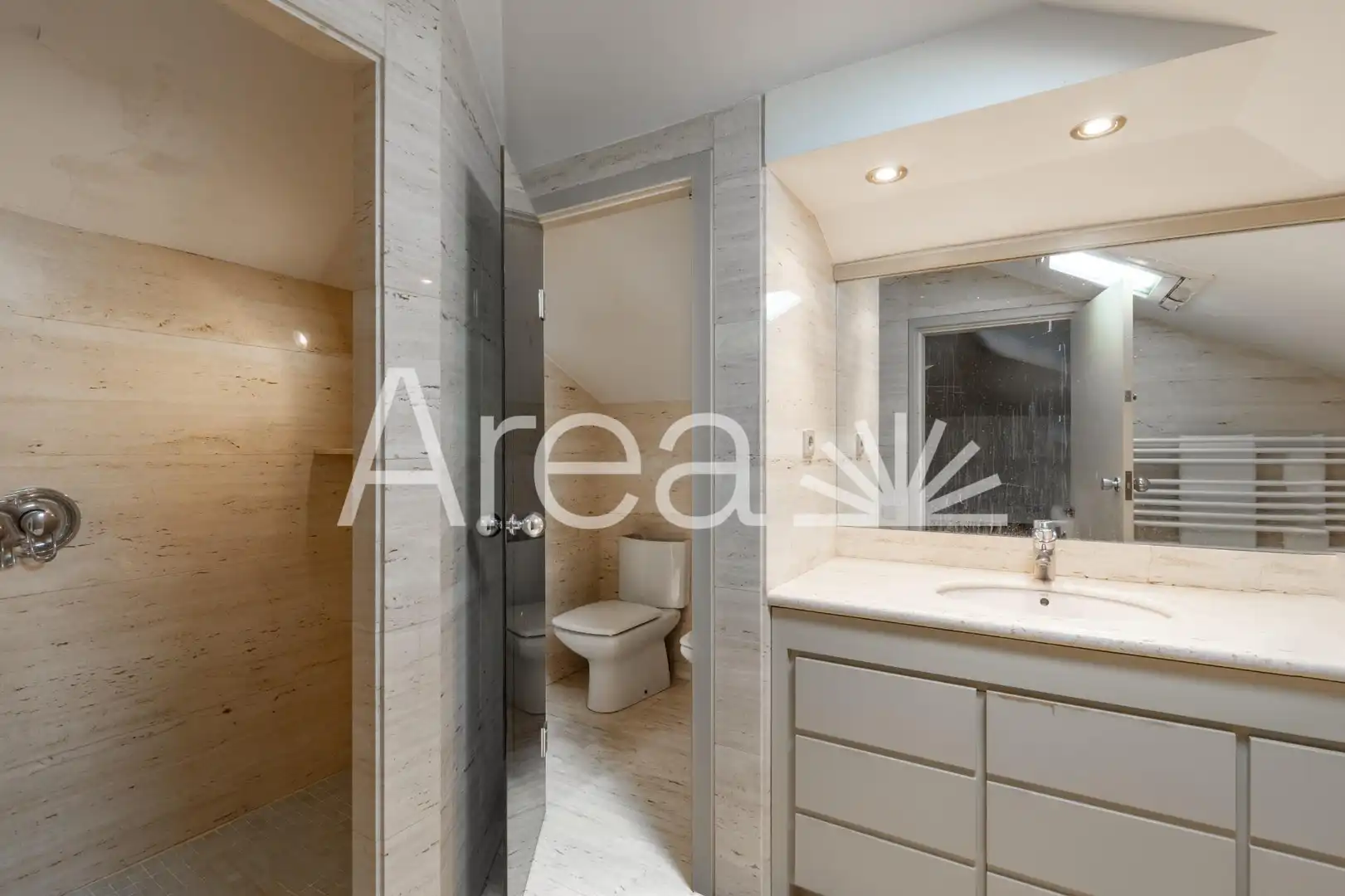 Bathroom of Houses for sale in Rocaferrera