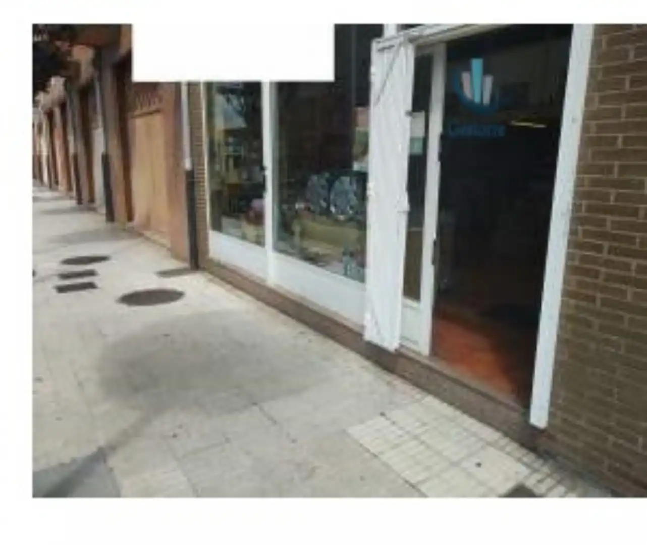Vista exterior de Local en venta en Oviedo 