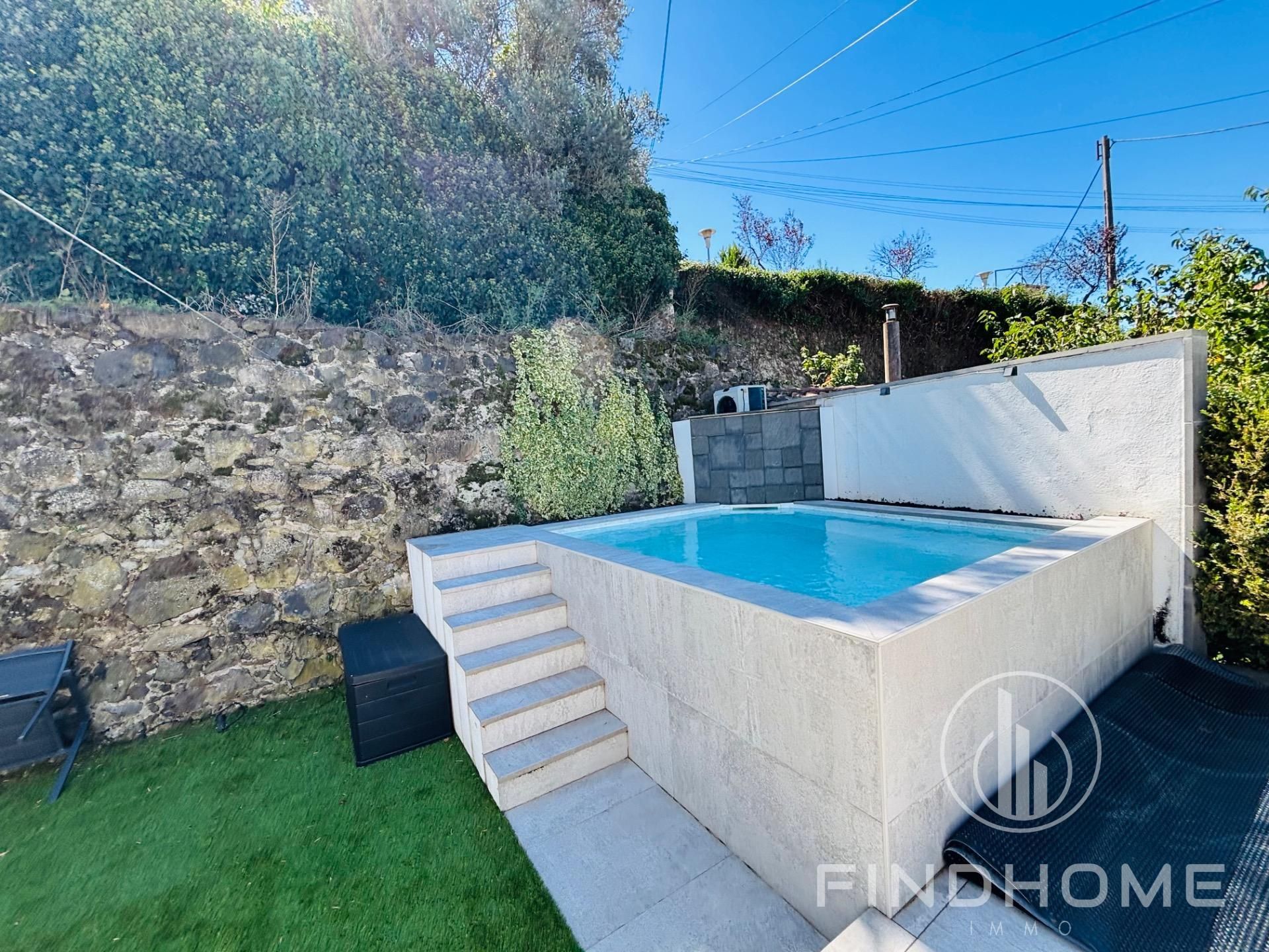 Swimming pool of House or chalet for sale in Olot  with Heating and Swimming Pool