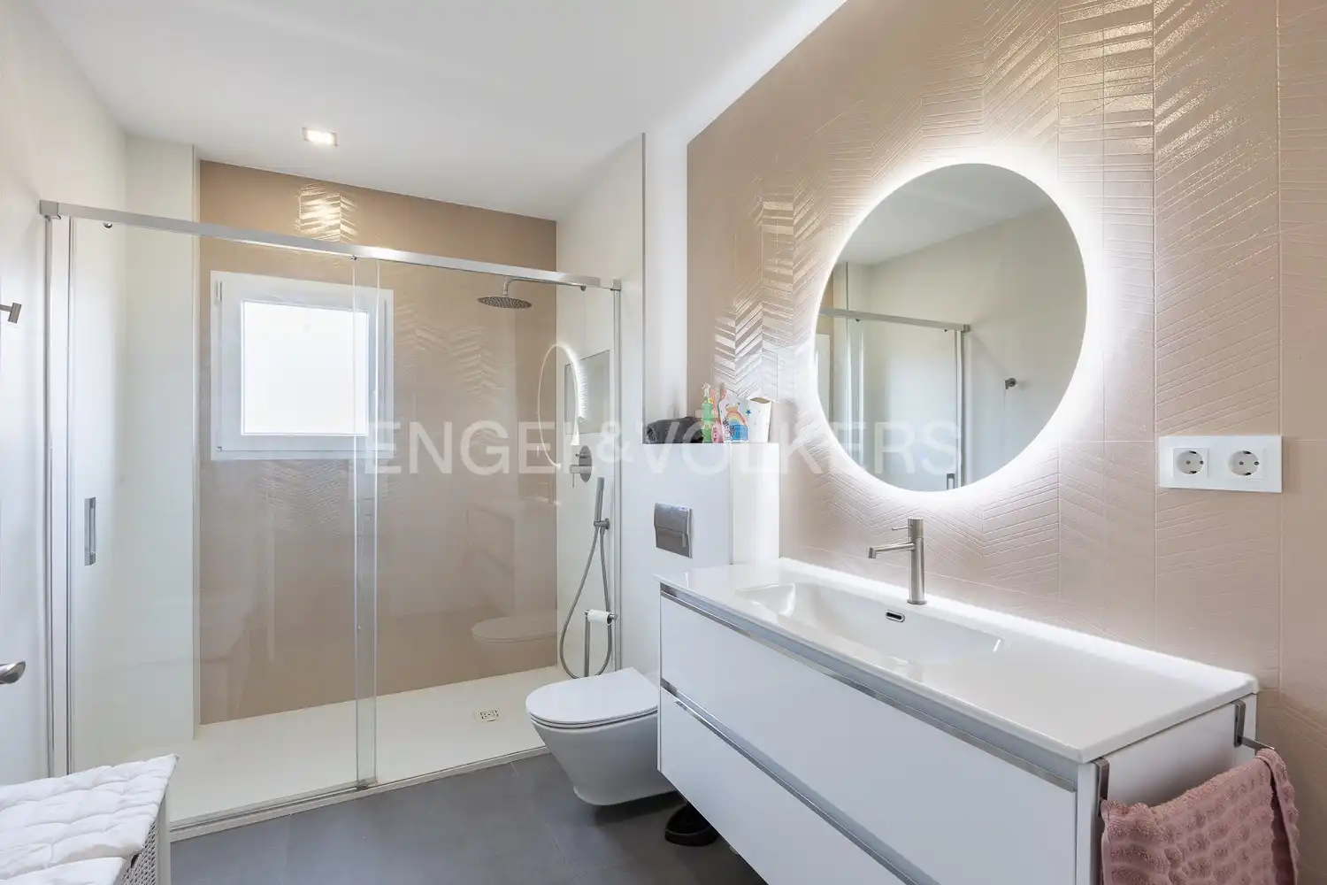 Bathroom of Houses for sale in L'Eliana  with Air Conditioner, Heating and Private garden
