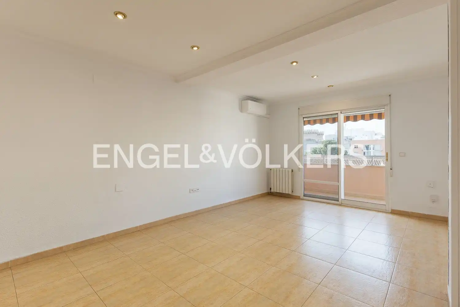 Piso de alquiler en  Valencia Capital con Aire acondicionado, Calefacción y Balcón