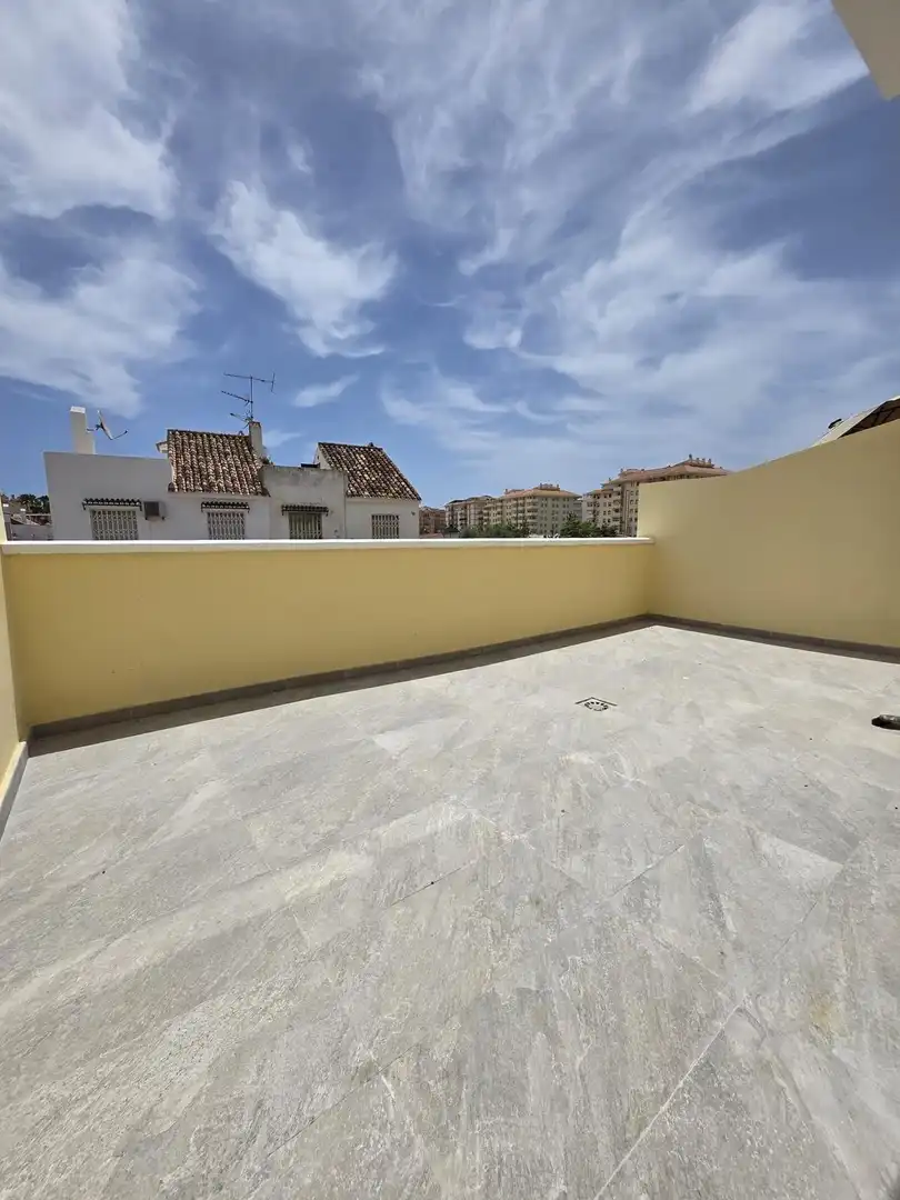 Terrassa de Casa adosada de lloguer en Fuengirola amb Terrassa, Traster i Piscina comunitària
