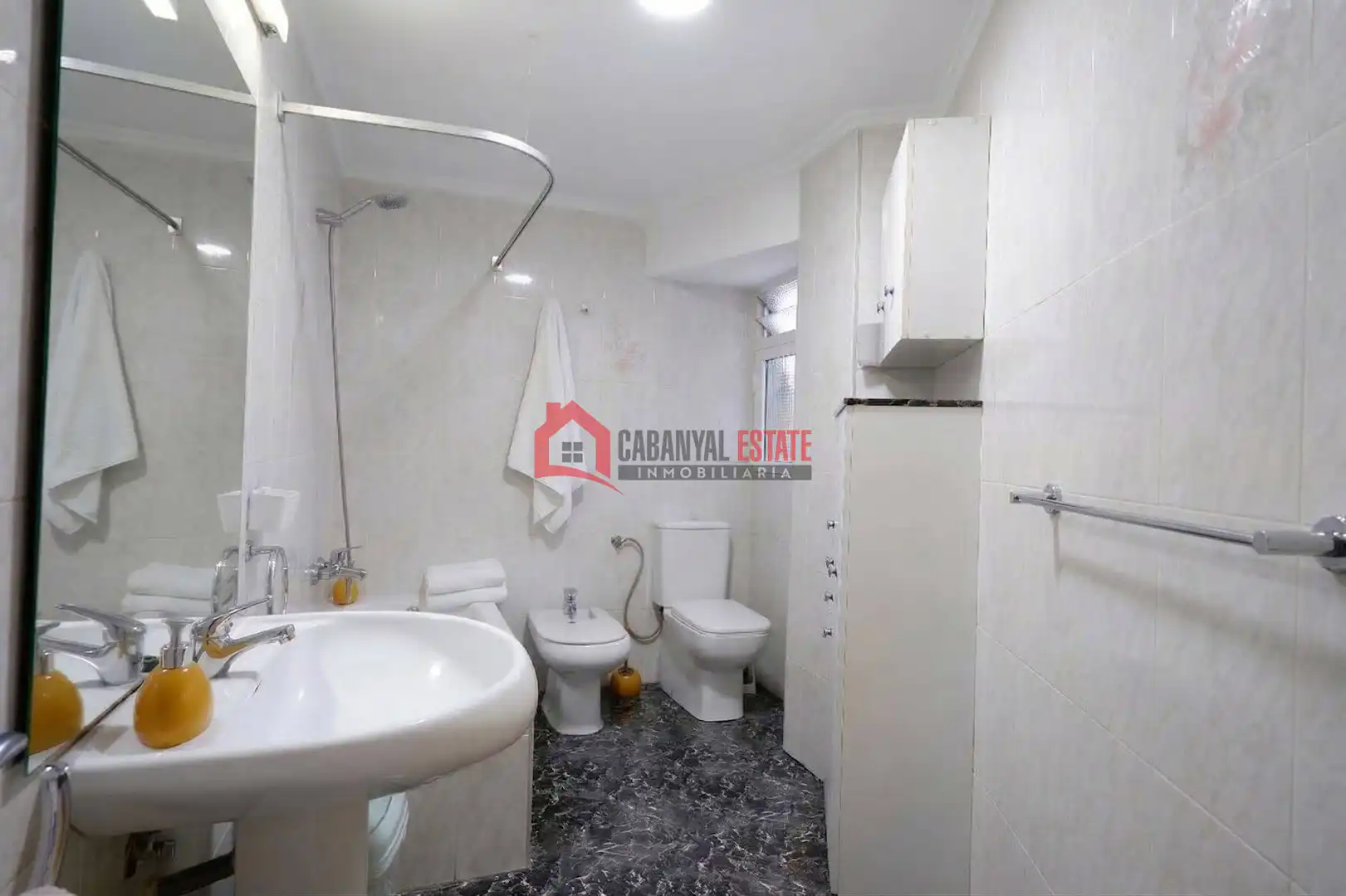 Baño de Apartamento en venta en Valencia con Aire acondicionado, Terraza y Amueblado
