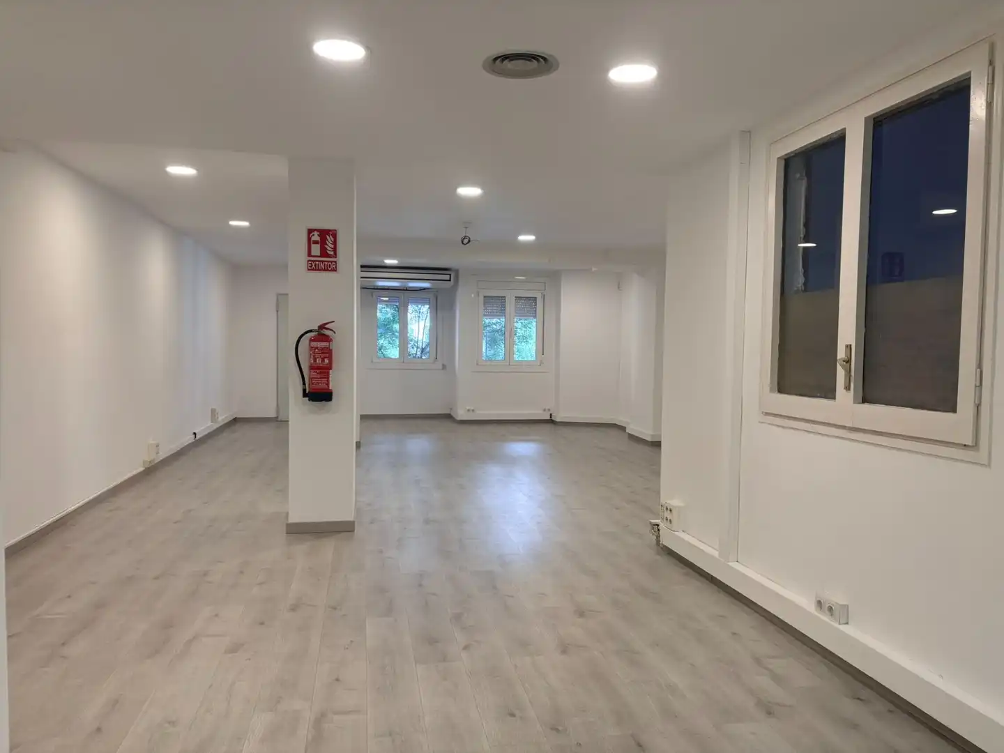 Office for rent in Barcelona  with Air Conditioner