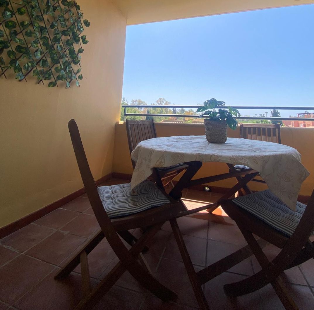 Terrassa de Pis en venda en Estepona amb Jardí privat, Moblat i Forn