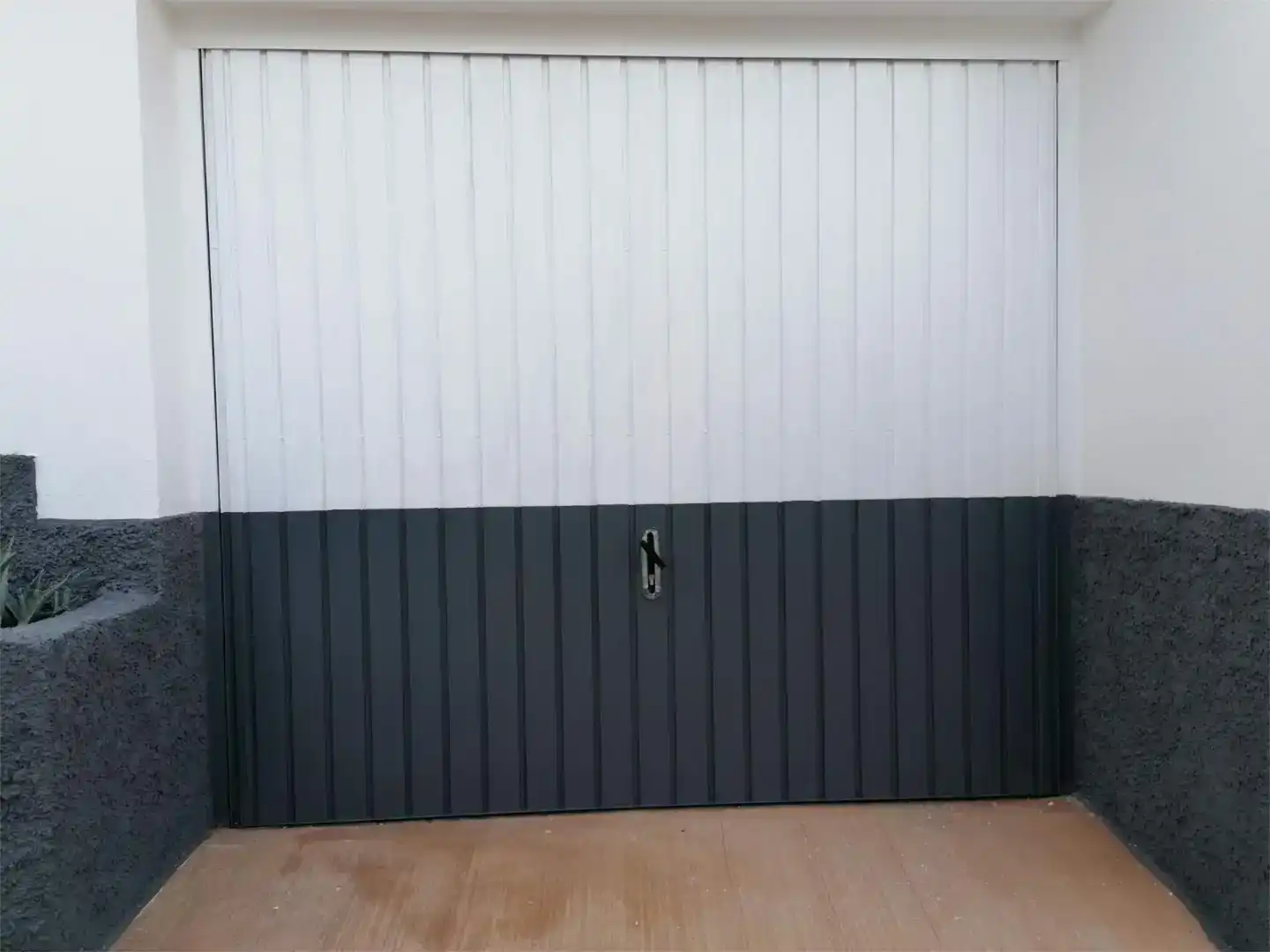 Parking of Flat for sale in Nevada  with Balcony