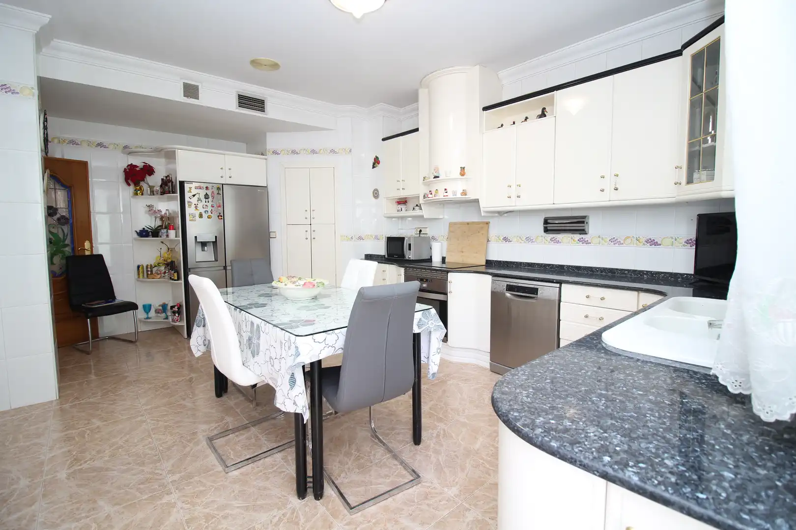 Cocina de Piso en venta en Cartagena con Aire acondicionado, Terraza y Amueblado