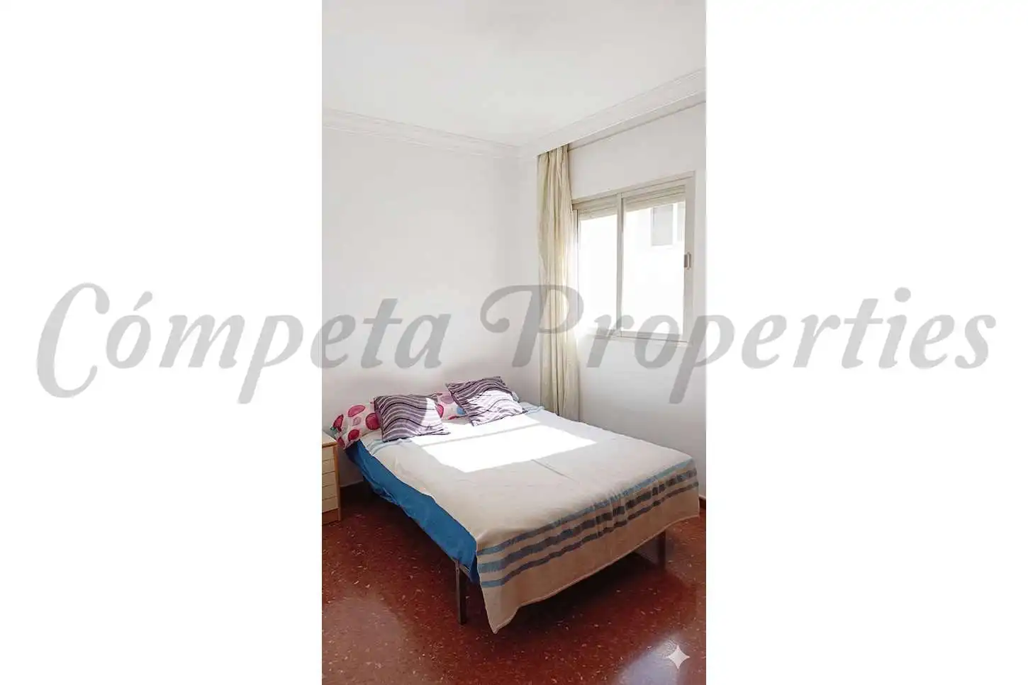 Habitación de Apartamento en venta en Nerja con Amueblado y Balcón