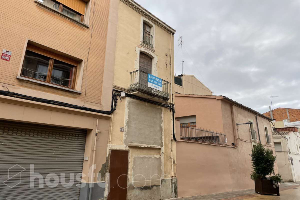 Vista exterior de Casa adosada en venda en Vilafranca del Penedès amb Terrassa i Balcó
