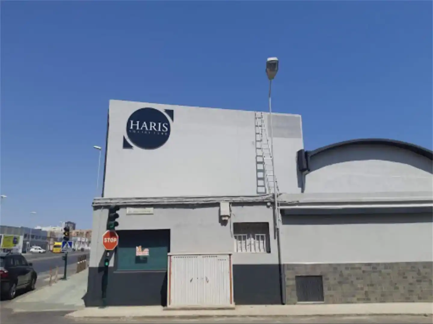Vista exterior de Nau industrial en venda en Nueva Andalucía