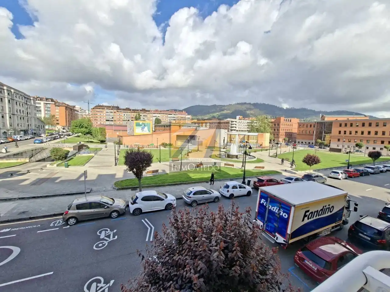 Vista exterior de Piso en venta en Oviedo  con Calefacción y Terraza